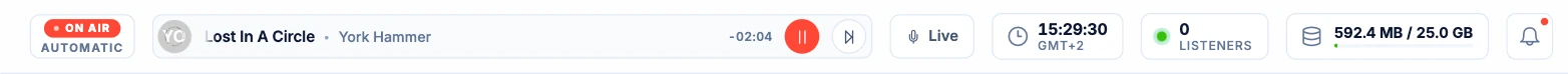 The on-air bar with the ON AIR badge, automatic mode, the current track and its remaining time, pause and skip, the station clock, the live listener count and the storage meter.